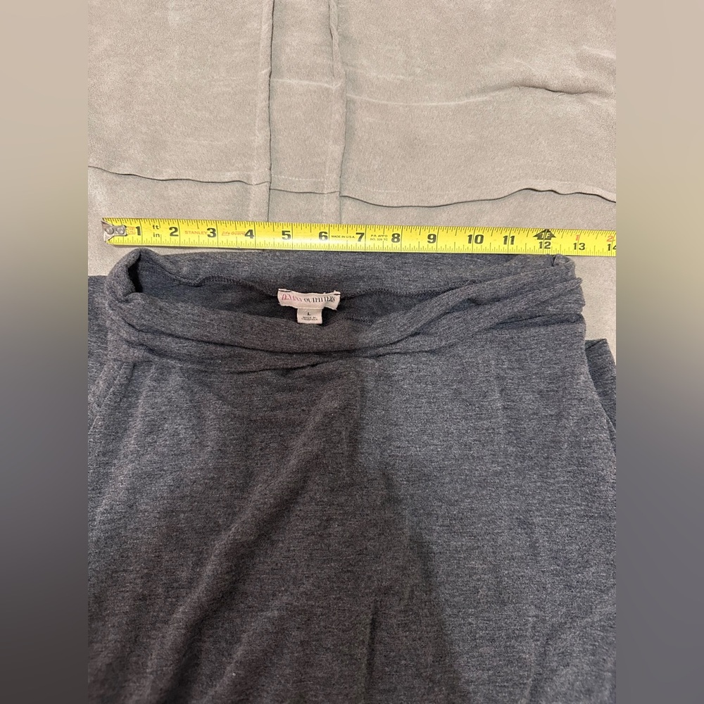Zenana Outfitters stretchy gray skirt. Women’s size large